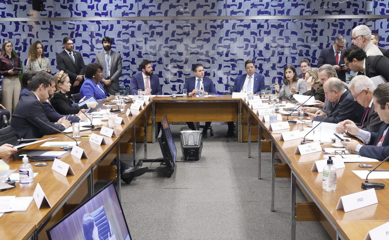 Líderes partidários definem na terça-feira projetos que serão analisados pelo Plenário - Notícias