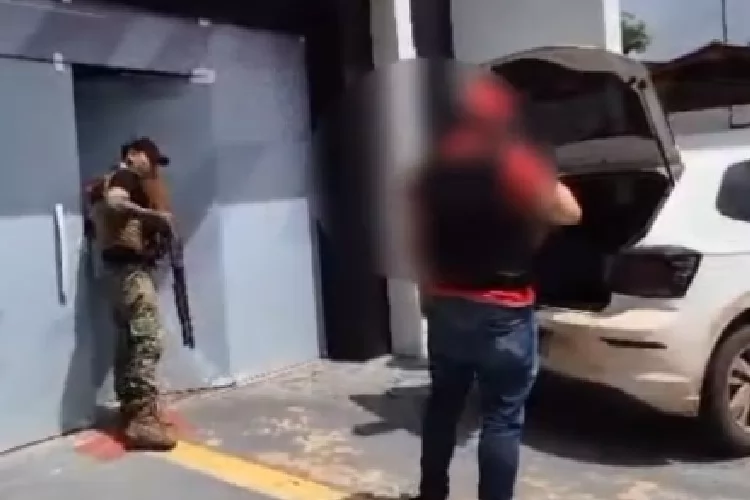 Em Santana, Polícia Civil prende homem em flagrante por lesão corporal e ameaça contra a companheira