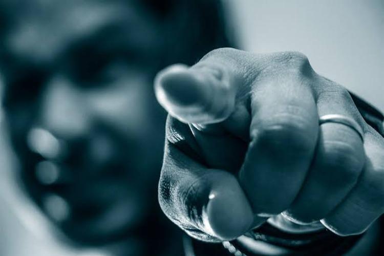 Homem que registrou boletim de ocorrência de crime falso e indicou o ex-padrasto como autor é indiciado por denunciação caluniosa